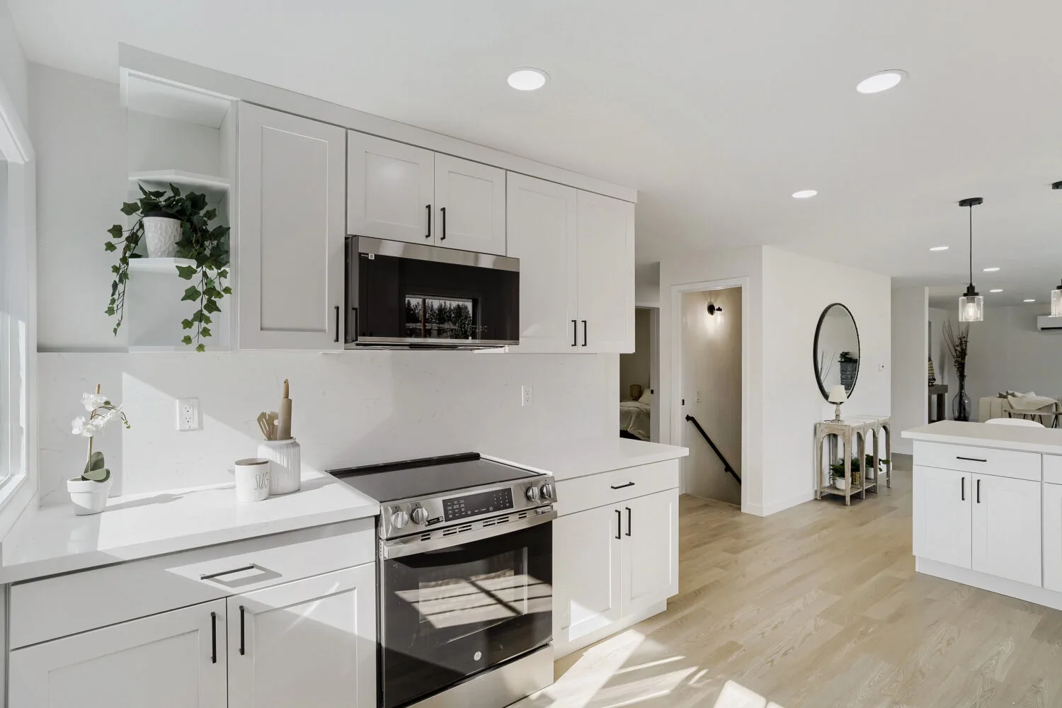 Kitchen, additional angle